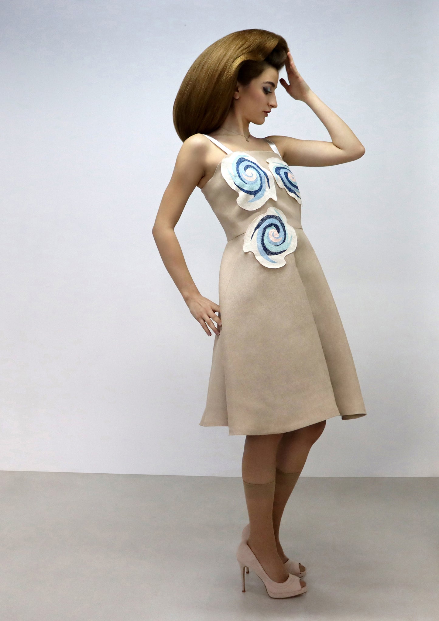 BETWEEN HEAVEN AND EARTH soft beige dress with flowers
