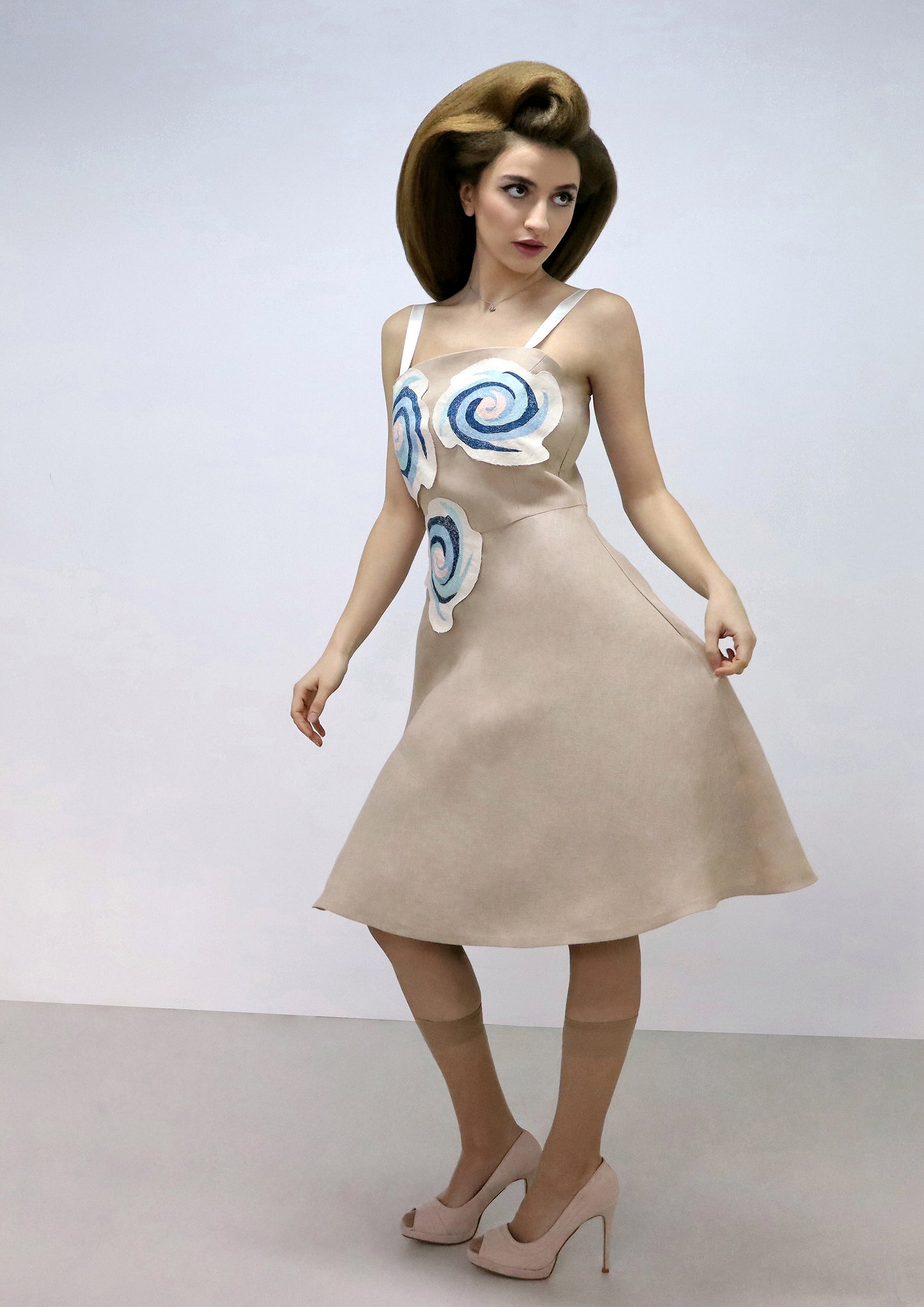 BETWEEN HEAVEN AND EARTH soft beige dress with flowers