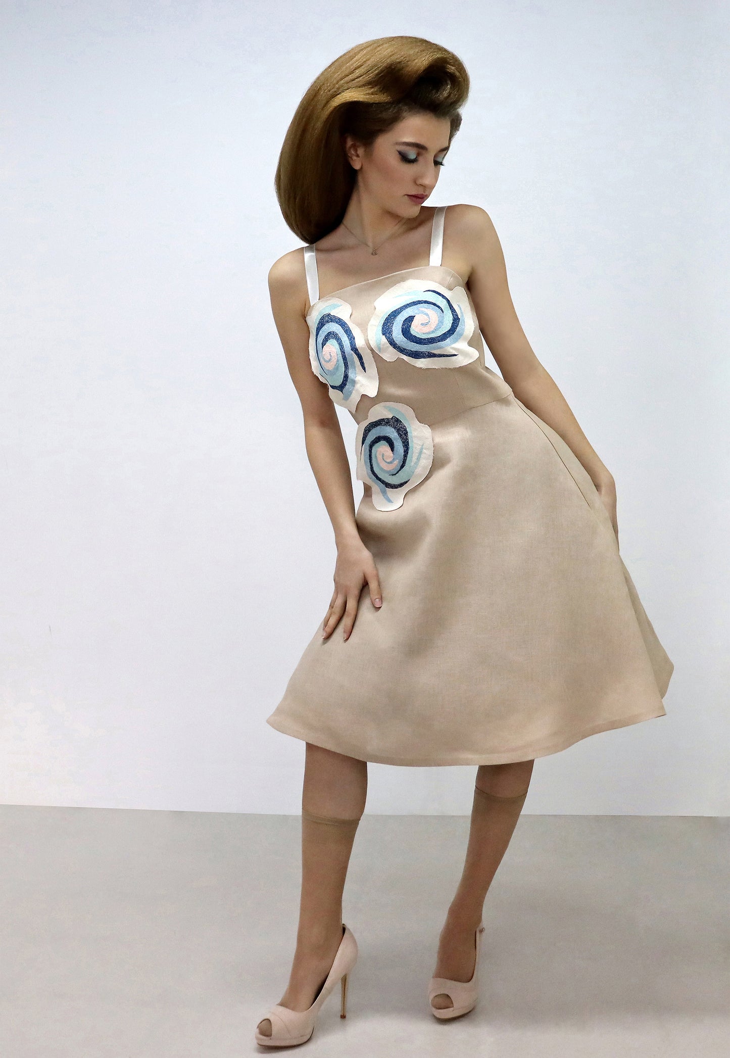 BETWEEN HEAVEN AND EARTH soft beige dress with flowers